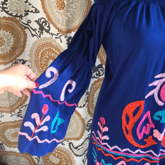 Embroidered off the shoulder dress - Picture 4 of 6